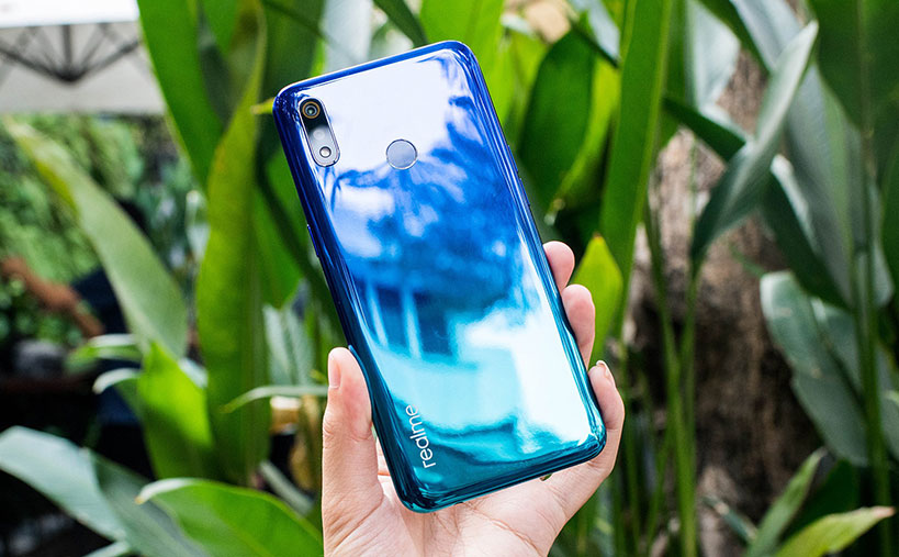 Realme 3: màn hình giọt nước, Helio P60, pin 4230mAh